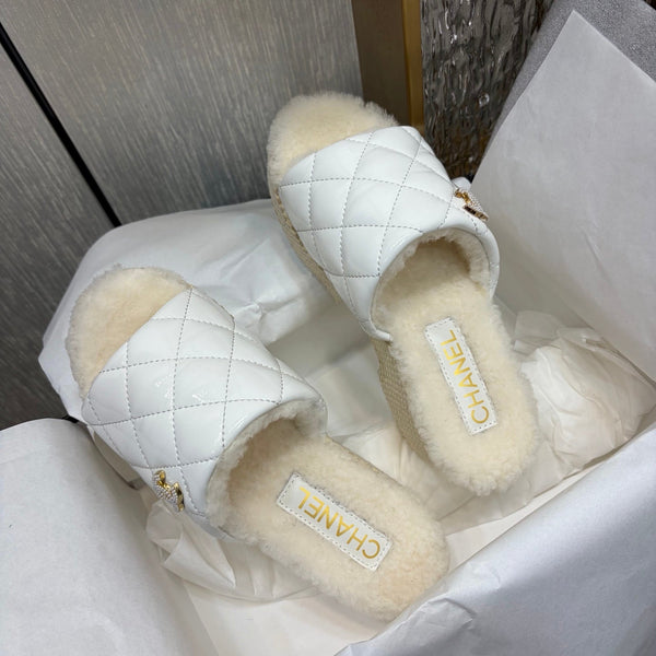 Chane 26 Platform Slippers White Beige in Patent Leather with Wool 602466