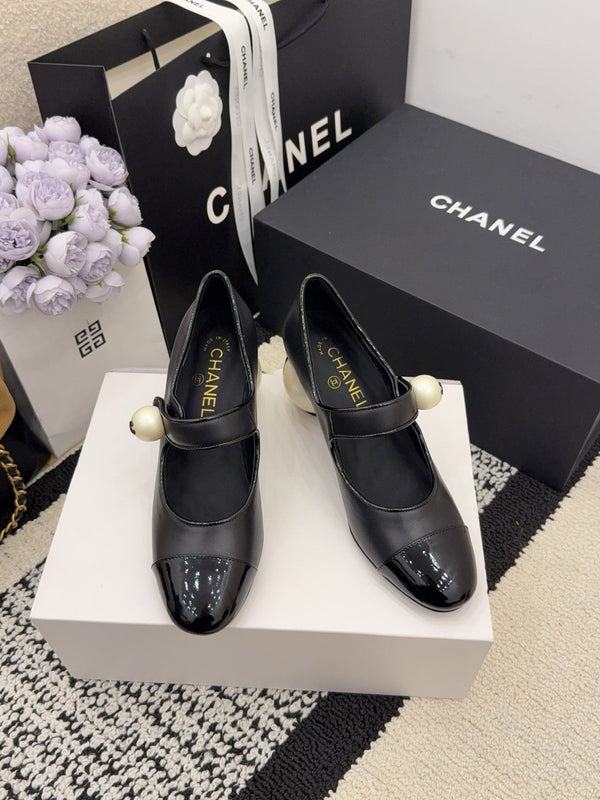 CC Pearl Heel with Rhinstone Clasp Mary Janes Black Cowhide 602353