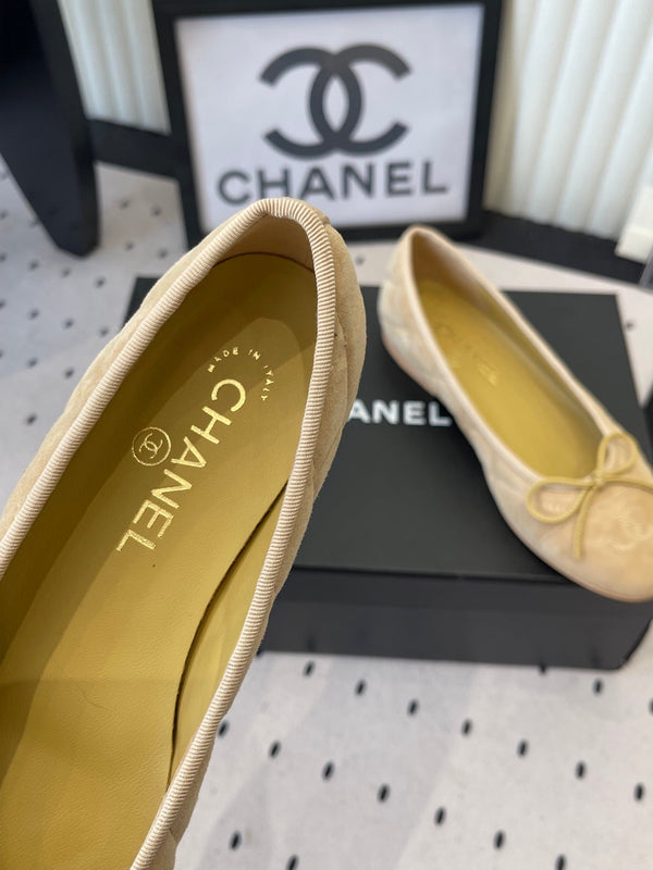 CC Ballet Flats Yellow in Suede 611697