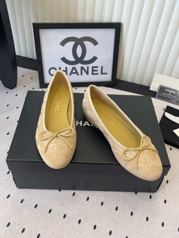 CC Ballet Flats Yellow in Suede 611697