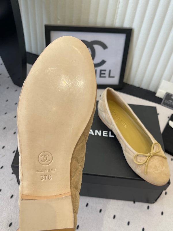 CC Ballet Flats Yellow in Suede 611697