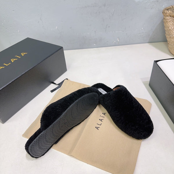 ALAIA 25 Fur Mule Slipper Black in Lambswool 629514