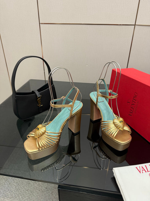 VALENTINO Classic Sandals Gold in Sheepskin 629540