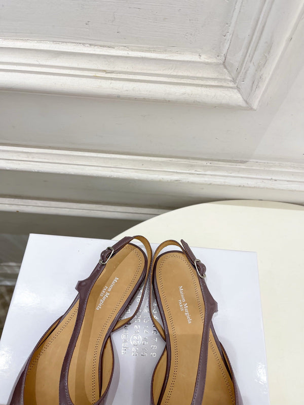 MM6 Tabi 26 Split-Toe Flat Sandals Purple in Cowhide 631899