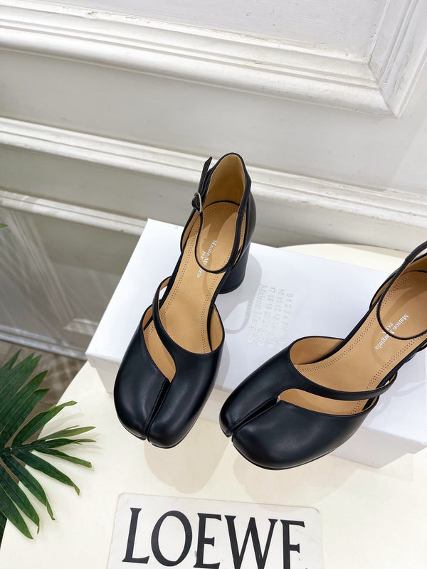 MM6 Tabi 26 Split-Toe Open-Heeled 75 Sandals Black in Cowhide 631902