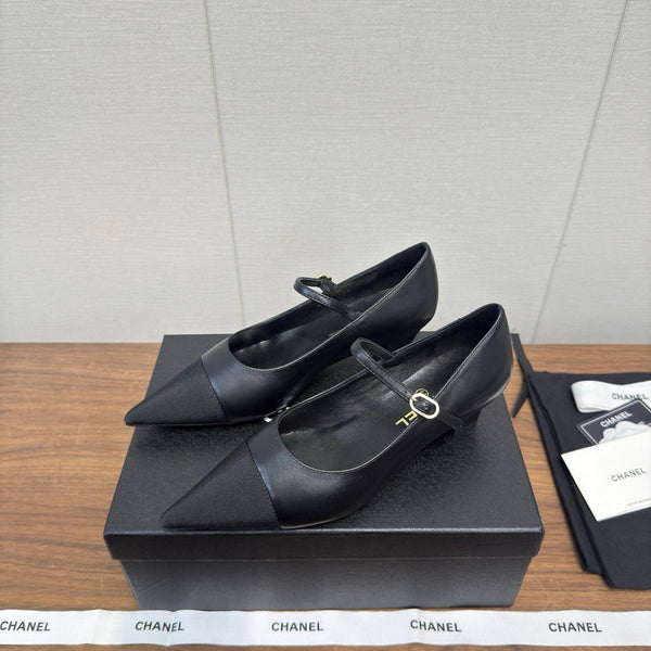 Chanel 26 Pointed-Toe Low Heel 25 Mary Janes Black in Cowhide Fabric 632188