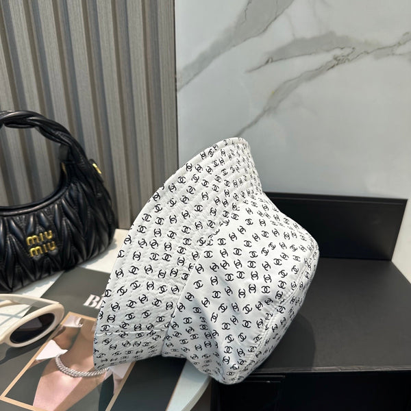 Chanel Bucket Hat White in Cloth 192004