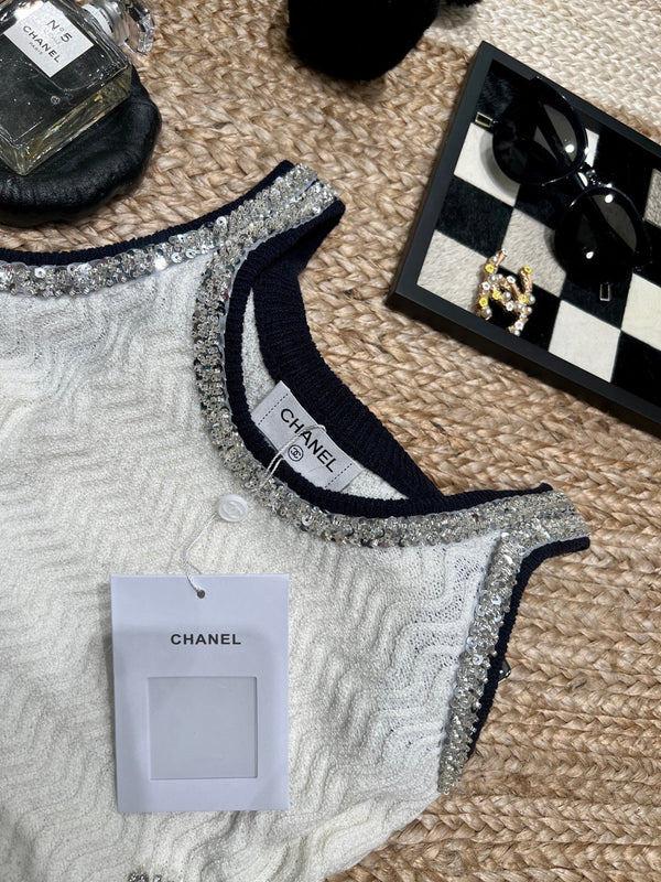 Chanel 26SS  Embellished Rhinestone Camisole White in Knit Texture 161793