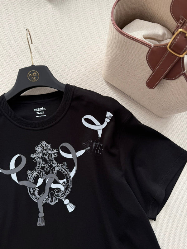 Hermes 26 Ribbon Badge Print Short-Sleeve T-Shirt Black in Cotton 888719