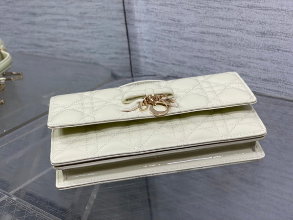 Dior 26 Bow Pearl Chain Clutch In Ivory Glossy Lambskin GHW