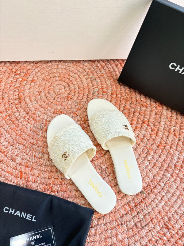 Chanel Bouclé Sandal White in Fabric Sheepskin 685951