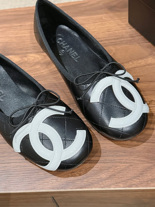 Chanel Vintage Cambon Ballet Flats Black White in Lambskin 692528
