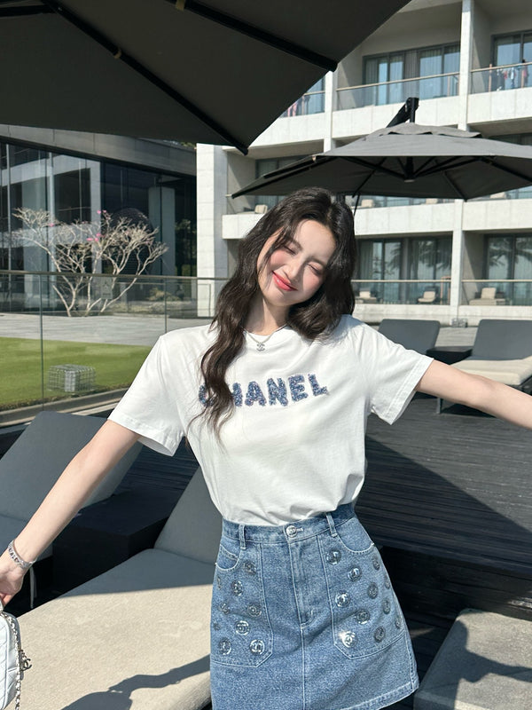 Chanel 26 Appliqué Embroidered White T-shirt in Cotton 251605