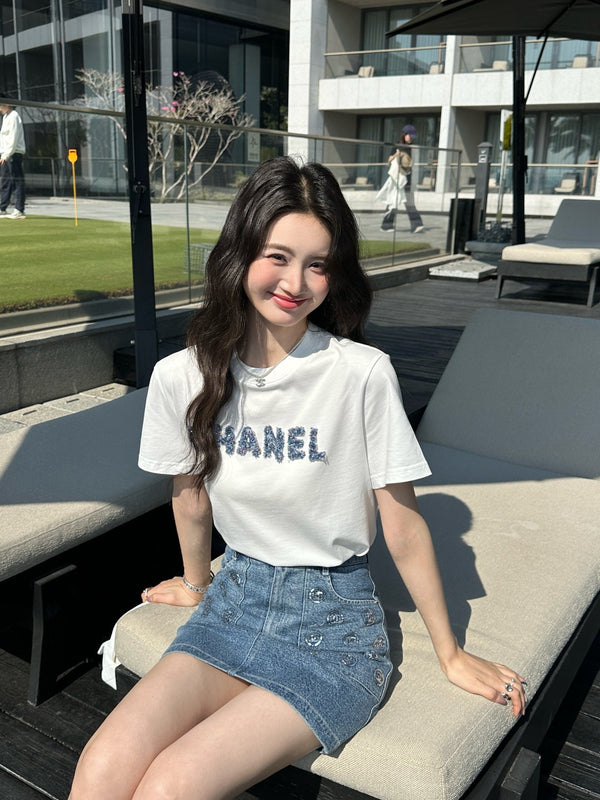 Chanel 26 Appliqué Embroidered White T-shirt in Cotton 251605