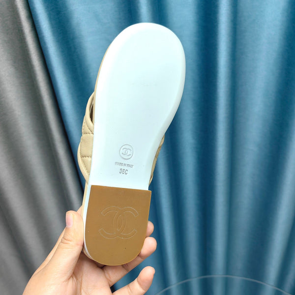 Chanel 26P Flip-Flops Beige in Calfskin 712315
