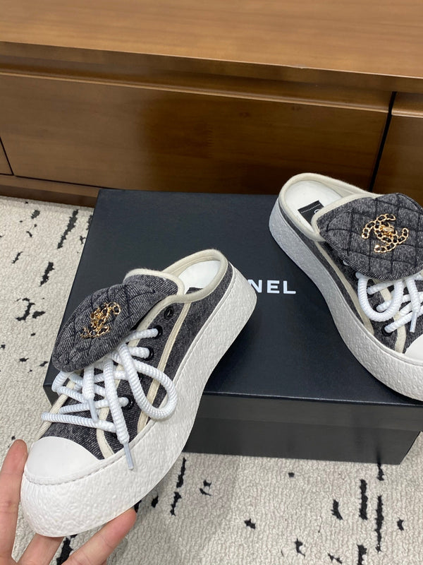 Chanel 26 Mules Casual Grey White in Fabric 729325