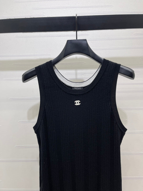 Chanel 2026 Vertical Ribbed Crew Neck Knit Vest Black in Knit Fabric 376042