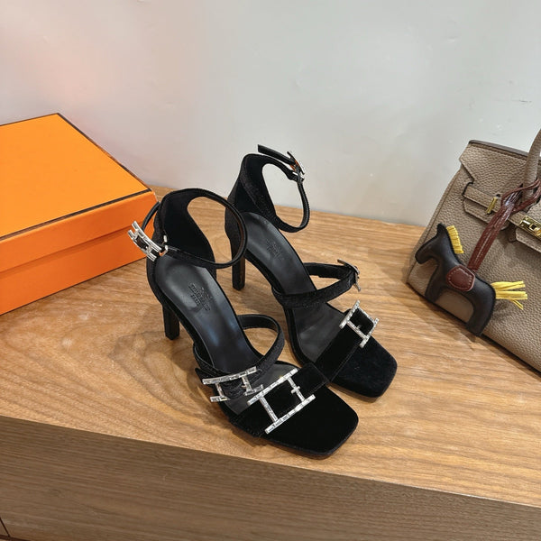 HM  Liv Sandal 10.5 Black in Velvet 744072