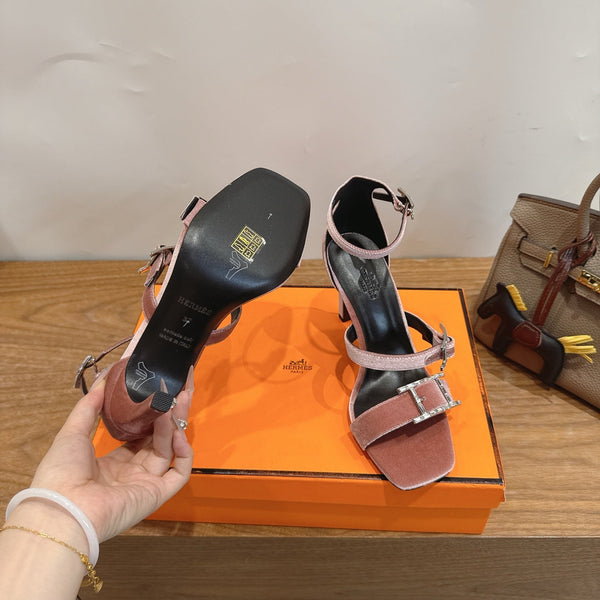 HM  Liv Sandal 10.5 Brown in Velvet 744073