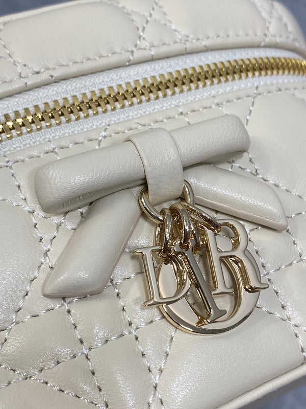CD Bow-embellished Cosmetic Bag 17.5 Beige in Lambskin 286418
