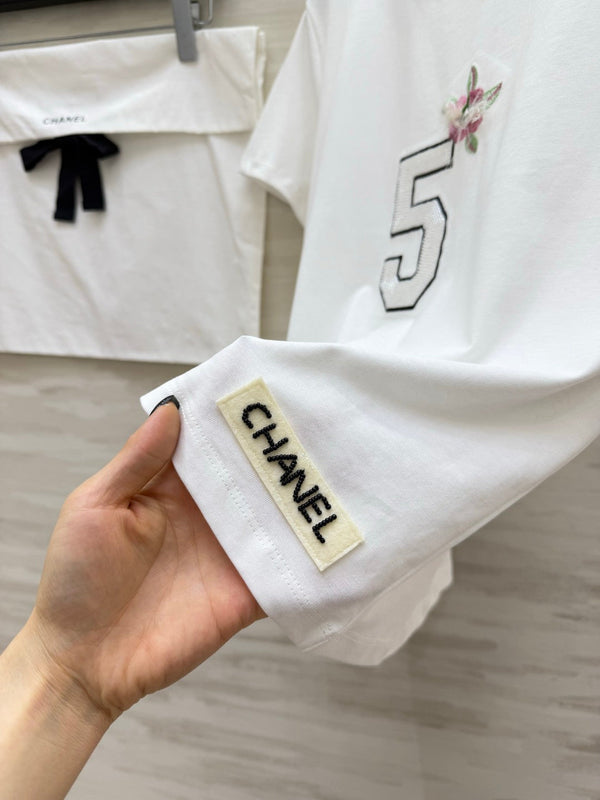 CC 26 Letter Logo Sequin T-shirt White in Cotton 379423