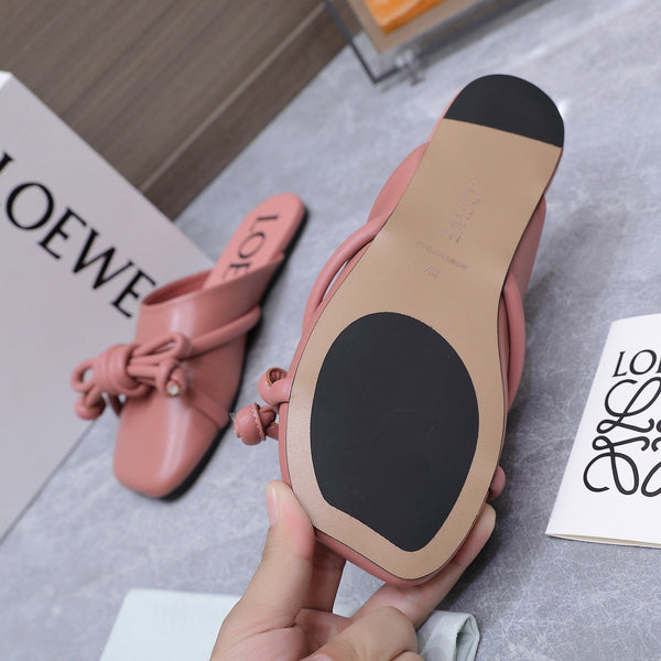 Loew 26 Knotted Closed-Toe Flat Mules Earthy Pink in Lambskin 759434