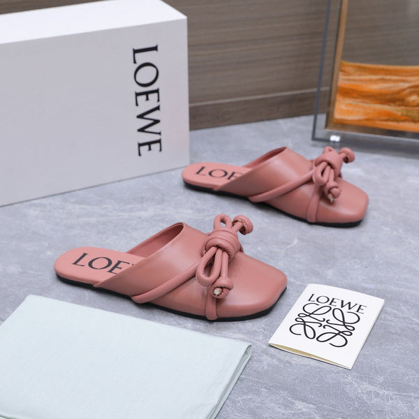 Loew 26 Knotted Closed-Toe Flat Mules Earthy Pink in Lambskin 759434