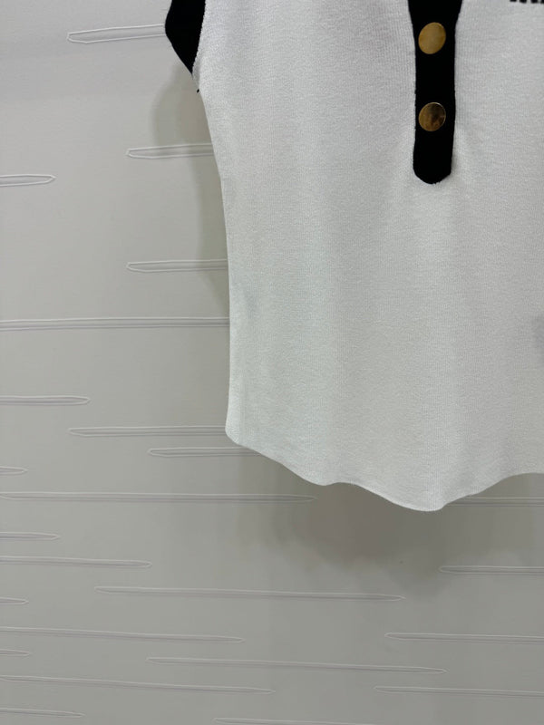 Miu 26 Crew Neck Vest White in Wool 382107