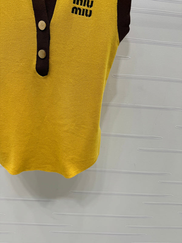 Miu 26 Crew Neck Vest Yellow in Wool 382106