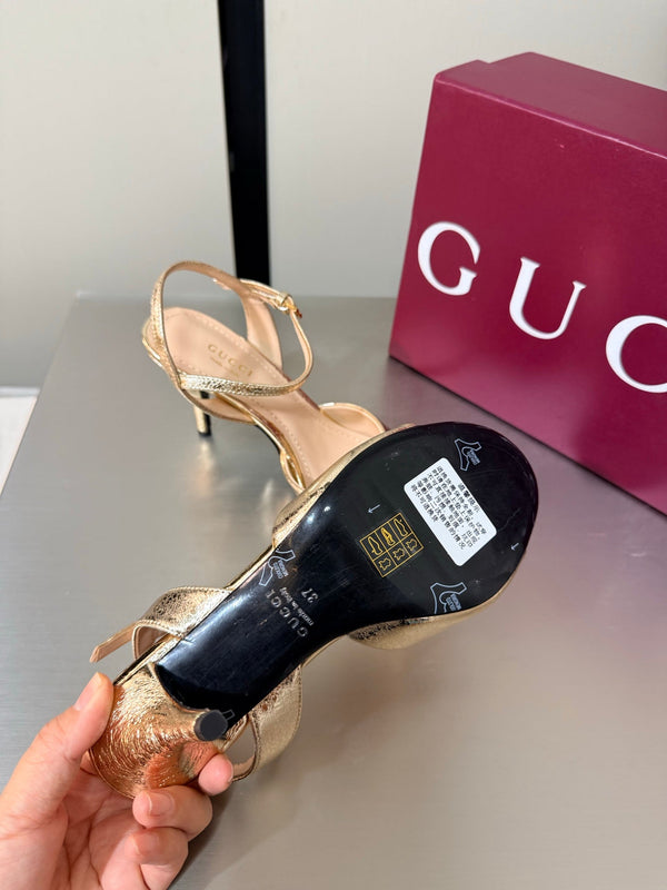 GG Buckle Stiletto Round Toe Heel Height 85mm Gold in Calfskin 784468