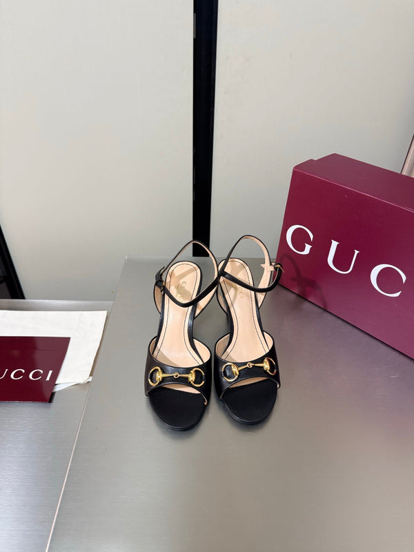 GG Buckle Stiletto Round Toe Heel Height 85mm Black in Calfskin 784467