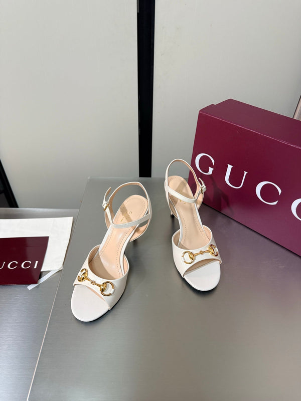 GG Buckle Stiletto Round Toe Heel Height 85mm White in Calfskin 784465