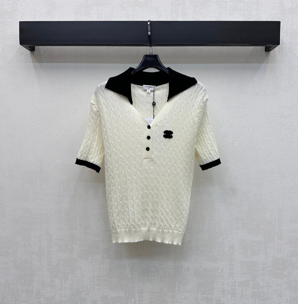 CC 26 Color-blocked Collared Short-Sleeve Knit Top White in Wool 385348