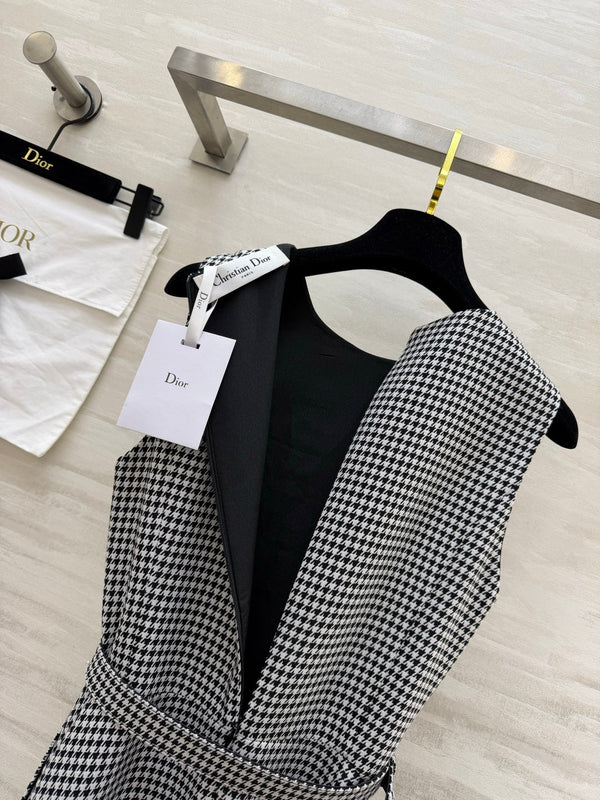 CD 26 Houndstooth Sleeveless Dress White Black in 384696