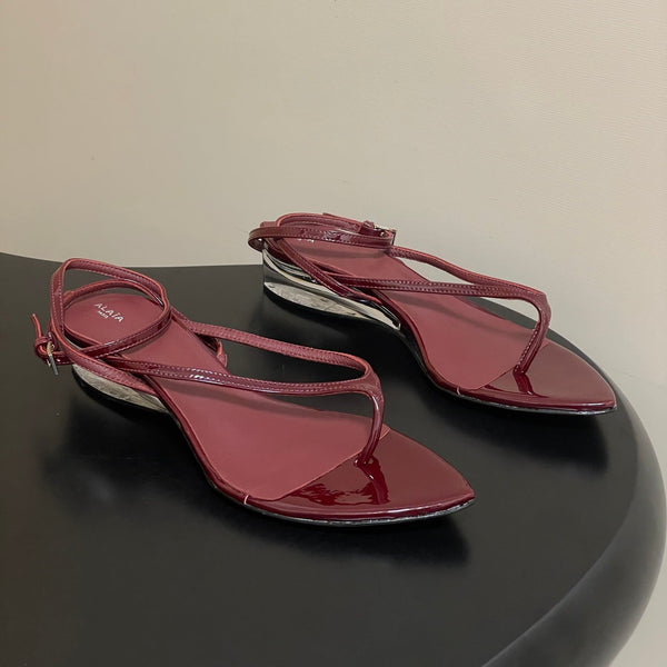 Alaia Thong Sandals Burgundy 3cm Patent Leather 835290