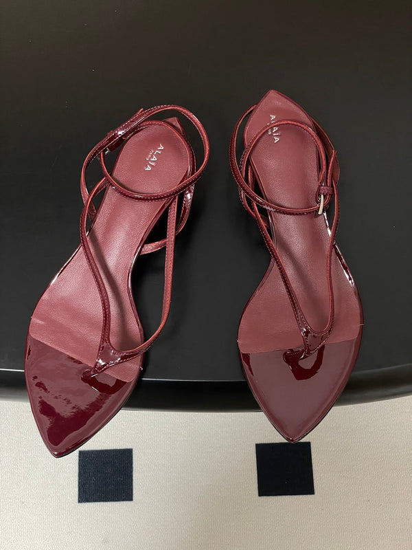 Alaia Thong Sandals Burgundy 3cm Patent Leather 835290