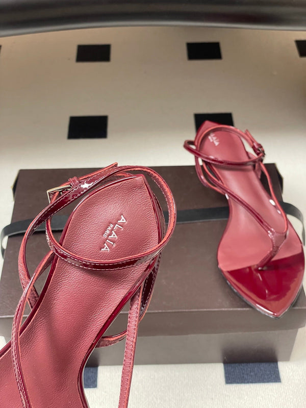 Alaia Thong Sandals Burgundy 3cm Patent Leather 835290