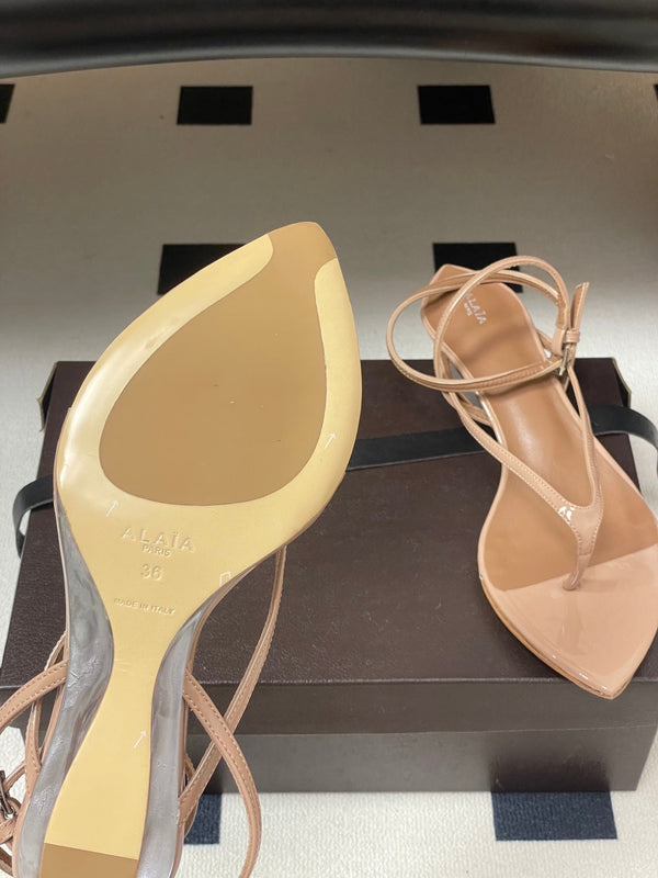 Alaia Thong Sandals Light Begie 3cm Patent Leather 835289