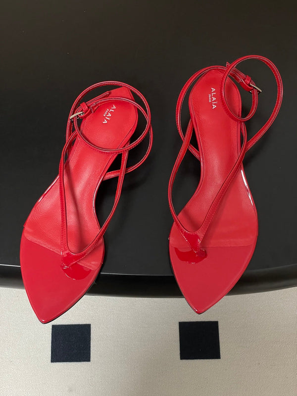 Alaia Thong Sandals Red 3cm Patent Leather 835288