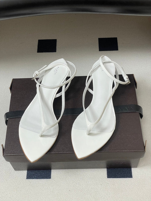 Alaia Thong Sandals White 3cm Patent Leather 835287