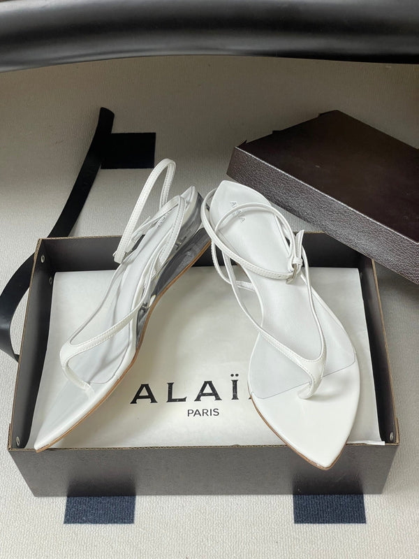 Alaia Thong Sandals White 3cm Patent Leather 835287