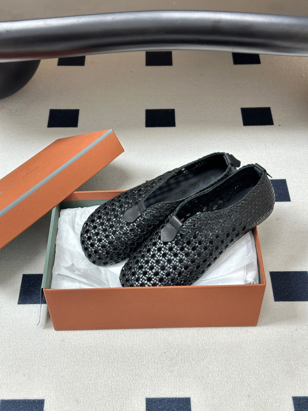 LP 26s Floaty Flats Black Handwoven Cowhide Leather 235279