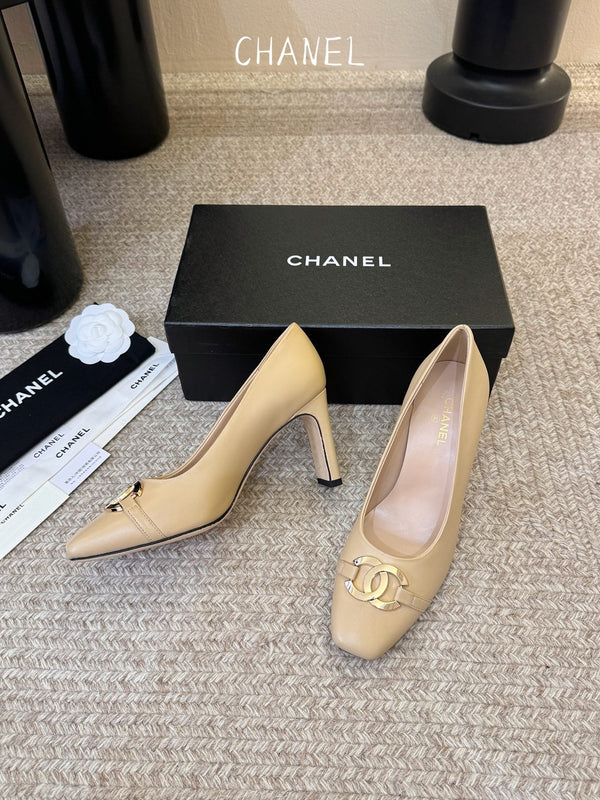 CC 26ss Logo Square-Toe Pumps Beige Lambskin 835689