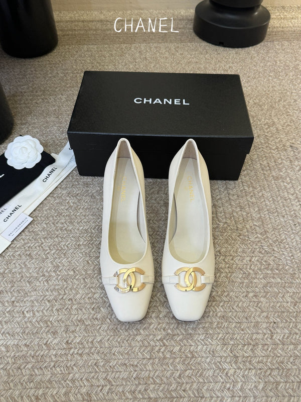CC 26ss Logo Square-Toe Pumps White Lambskin 835685