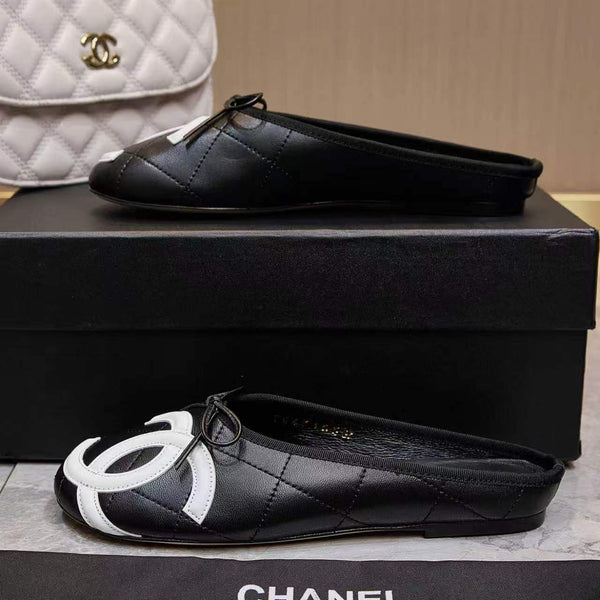 CC Coco Beach 26SS Flat Mules Black Quilted Lambskin White Logo 840269