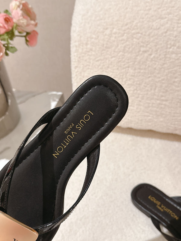 LV Treasure Thong Flat Logo Patent Leather 840385