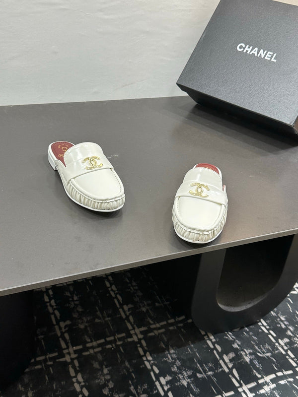 CC 2026 Double C Logo Loafers White Leather Sheepskin 832502