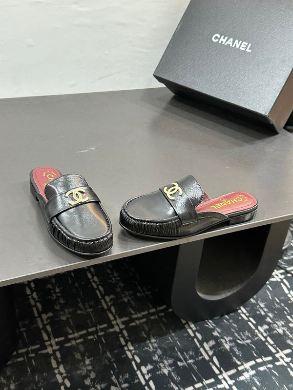 CC 2026 Double C Logo Loafers Black Leather Sheepskin 832501