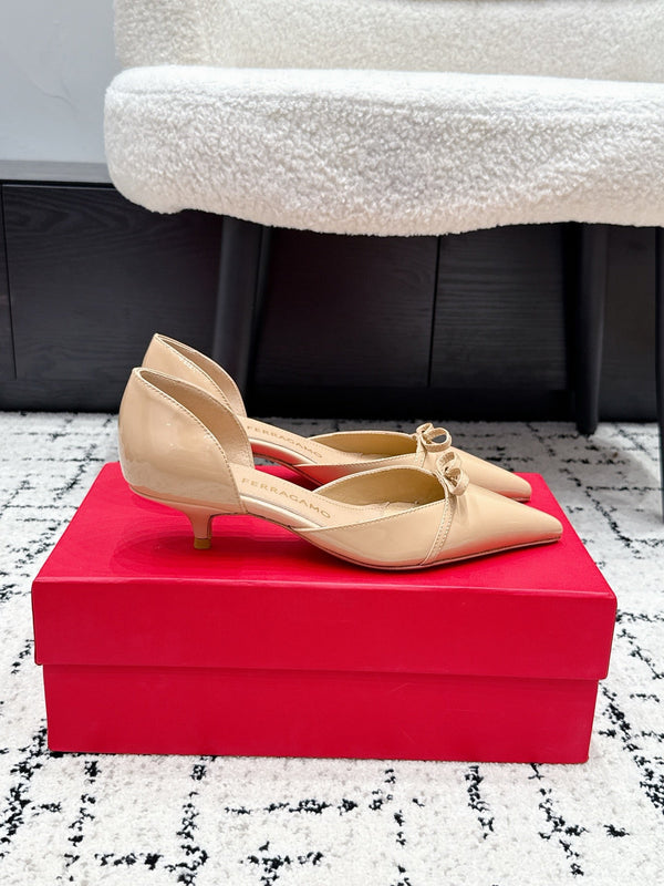 FG Gyoia Bow Pointed Toe Pumps 3.5cm Beige Patent Leather 848409