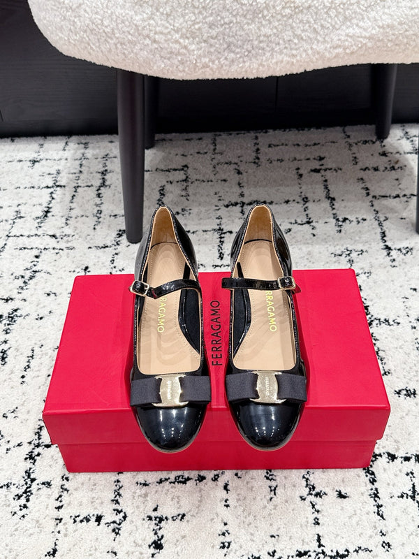 FG Vara Bow Round Toe Mary Jane Pumps 3.5cm Black Patent Leather 458405